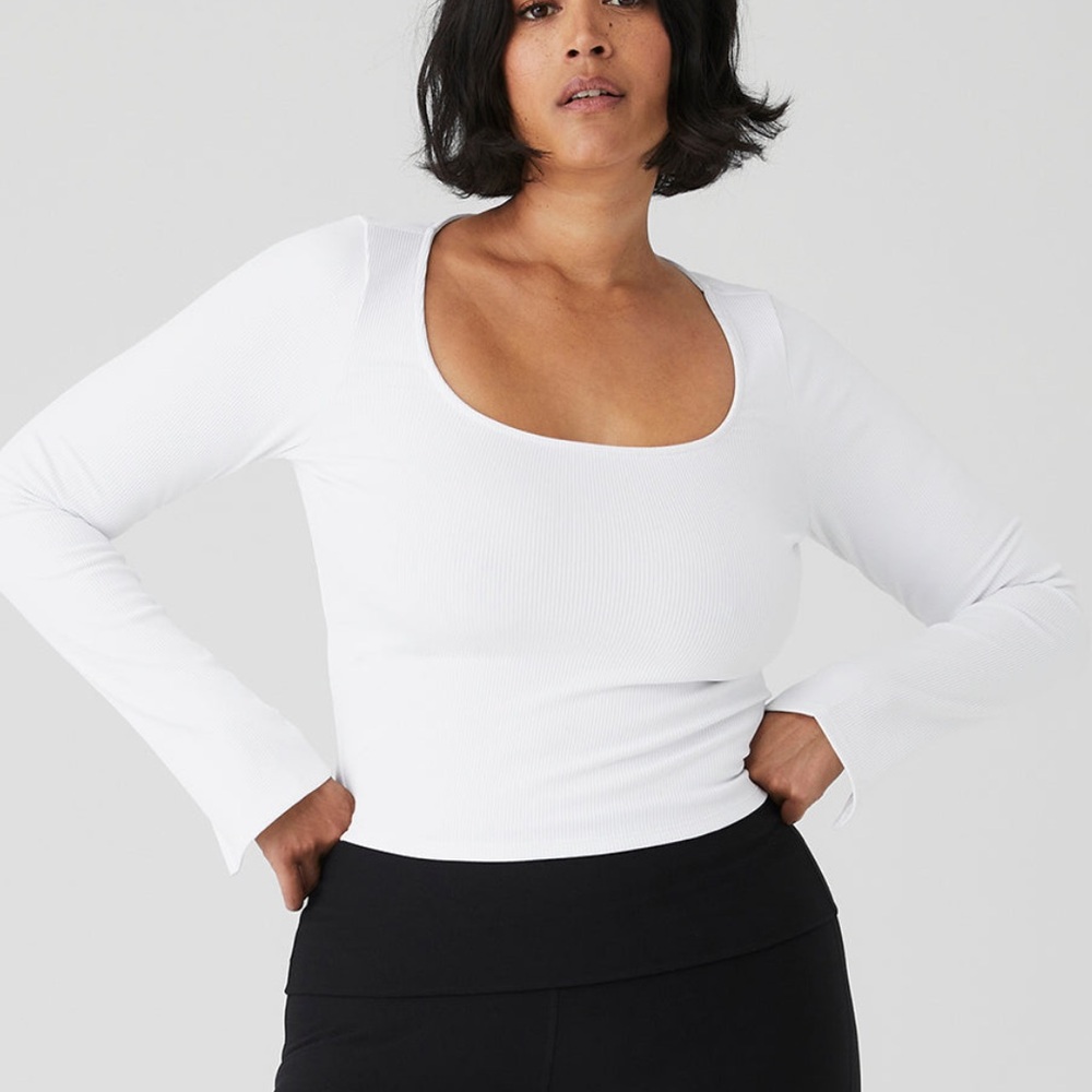 Alo - Alosoft ribbed show stopper long sleeve shirt in white